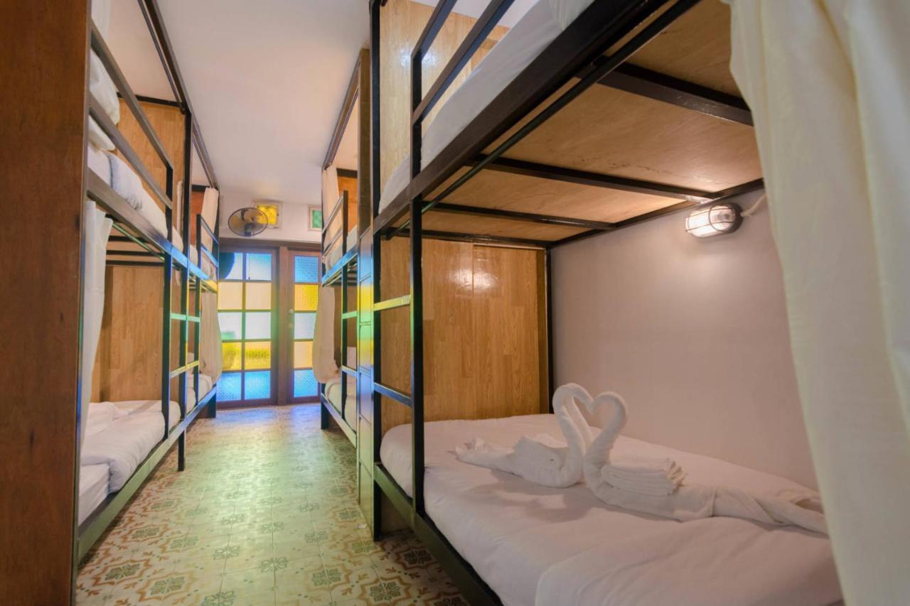 Bed At Beach Hostel Phuket Exterior photo